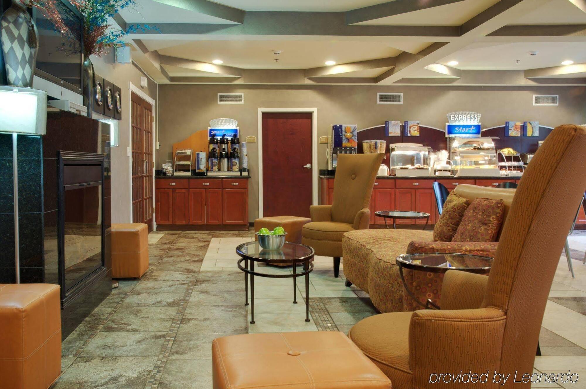 Holiday Inn Express & Suites Alexandria, An Ihg Hotel Esterno foto